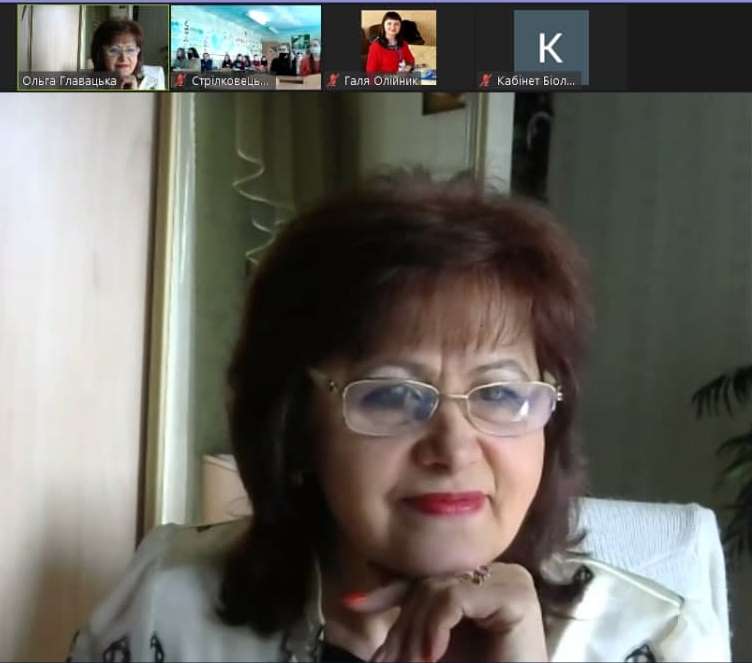 Доцент кафедри соціальної роботи, спеціальної освіти і менеджменту соціокультурної діяльності О  Л. Главацька проводить профорієнтаційну роботу.